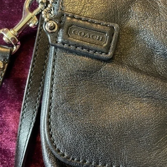 Coach Ashley Large Flap Wristlet Clutch Black like new! - Picture 3 of 8